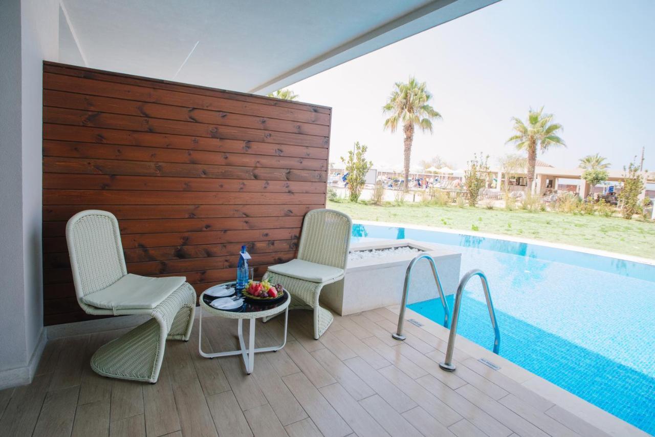 Almyros Beach Almiros Beach Exterior foto A swim-up room at the hotel