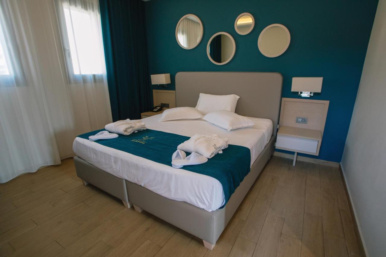 Almyros Beach Almiros Beach Exterior foto A bedroom in a hotel