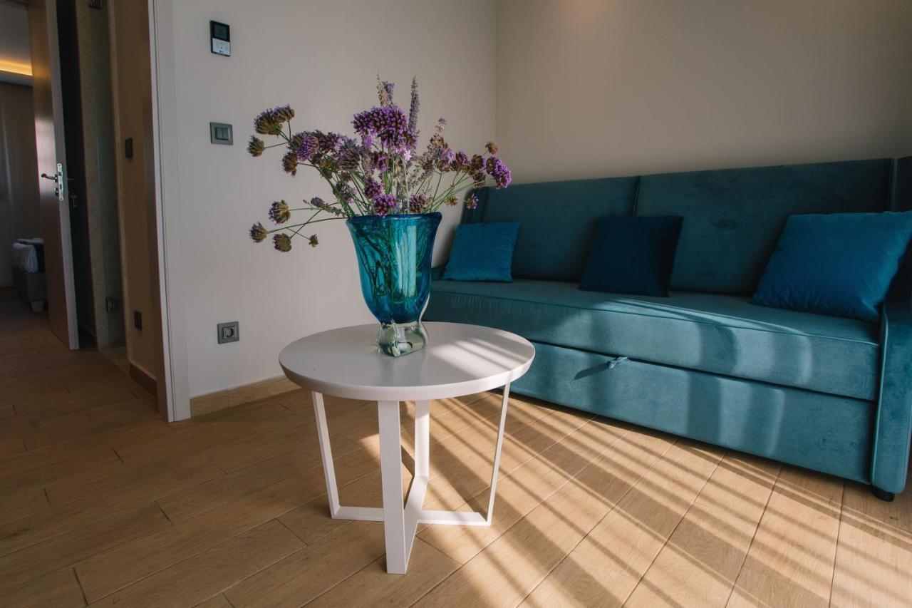 Almyros Beach Almiros Beach Exterior foto A coffee table