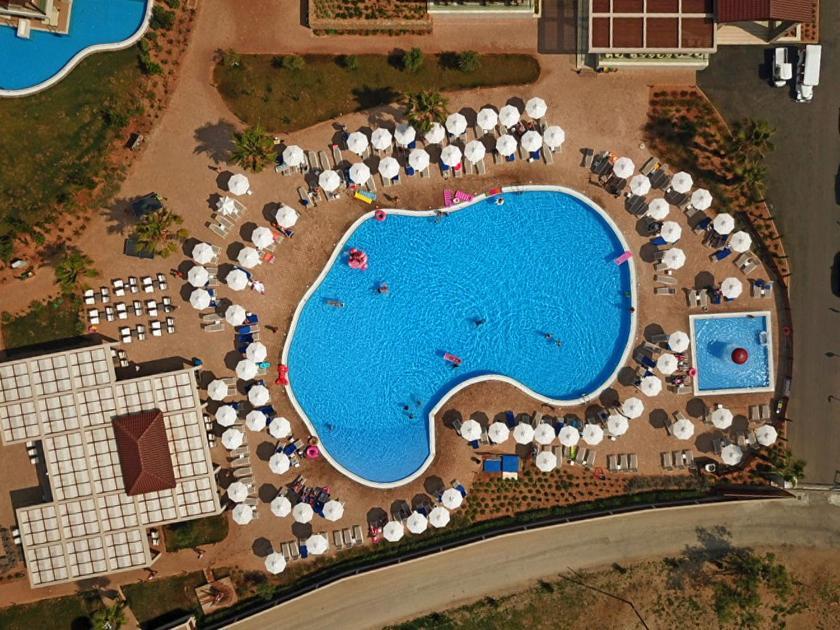 Almyros Beach Almiros Beach Exterior foto Aerial view of a swimming pool